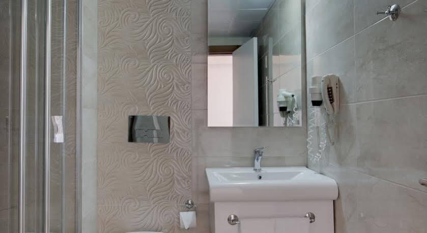 קוסדסי Comfort Ada Class Hotel מראה חיצוני תמונה
